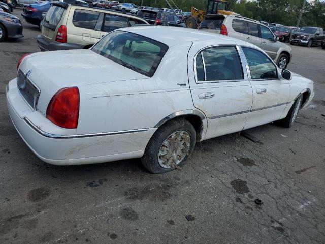 Photo 2 VIN: 2LNHM82VX9X626857 - LINCOLN TOWN CAR S 