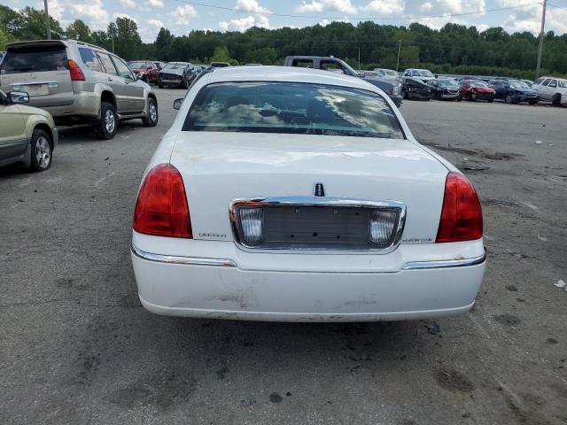 Photo 5 VIN: 2LNHM82VX9X626857 - LINCOLN TOWN CAR S 