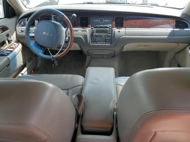 Photo 7 VIN: 2LNHM82VX9X626857 - LINCOLN TOWN CAR S 