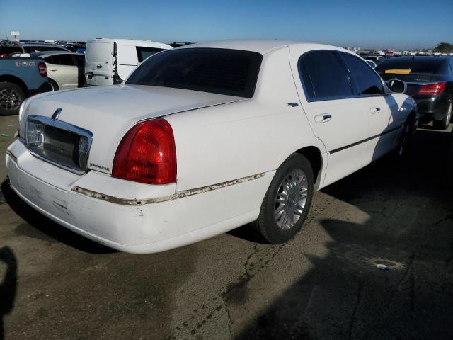 Photo 2 VIN: 2LNHM82W18X635731 - LINCOLN TOWNCAR 