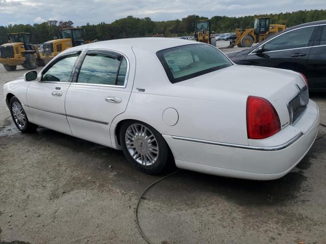 Photo 1 VIN: 2LNHM82W28X659679 - LINCOLN TOWN CAR S 