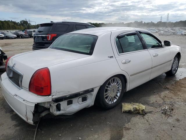 Photo 2 VIN: 2LNHM82W28X659679 - LINCOLN TOWN CAR S 