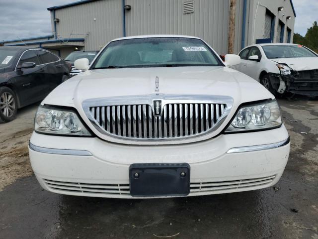 Photo 4 VIN: 2LNHM82W28X659679 - LINCOLN TOWN CAR S 