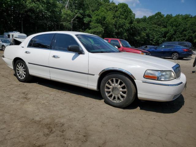 Photo 3 VIN: 2LNHM82W38X658735 - LINCOLN TOWN CAR S 