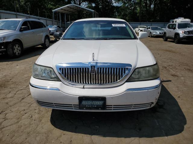 Photo 4 VIN: 2LNHM82W38X658735 - LINCOLN TOWN CAR S 