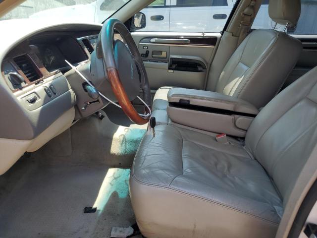 Photo 6 VIN: 2LNHM82W38X658735 - LINCOLN TOWN CAR S 