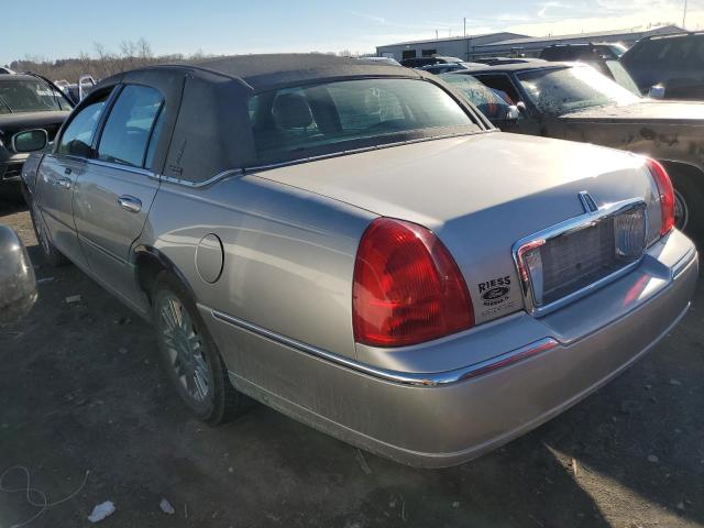 Photo 1 VIN: 2LNHM82W58X635716 - LINCOLN TOWNCAR 