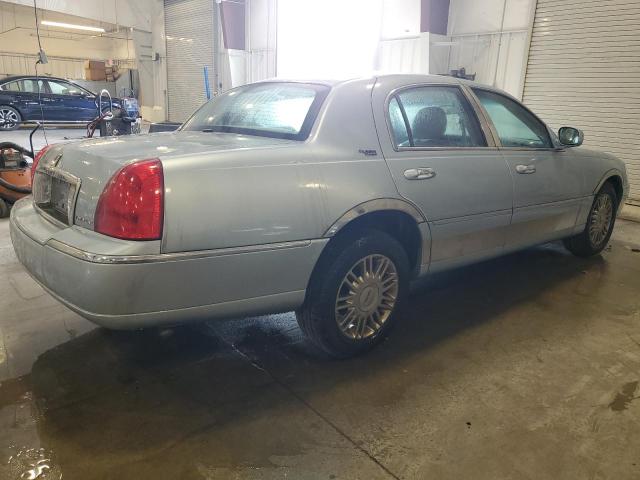 Photo 2 VIN: 2LNHM82W78X658513 - LINCOLN TOWN CAR S 