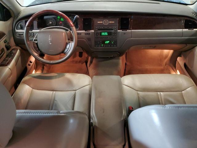 Photo 7 VIN: 2LNHM82W78X658513 - LINCOLN TOWN CAR S 