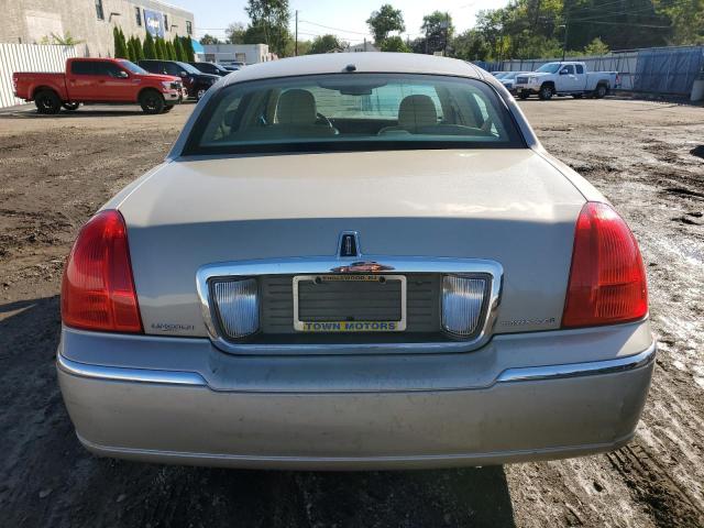 Photo 5 VIN: 2LNHM82W88X663624 - LINCOLN TOWN CAR S 