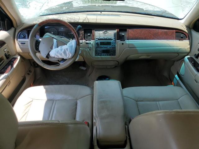 Photo 7 VIN: 2LNHM82W98X651174 - LINCOLN TOWN CAR S 