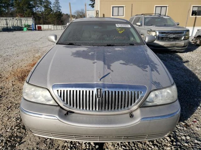 Photo 4 VIN: 2LNHM82W98X660750 - LINCOLN TOWN CAR S 