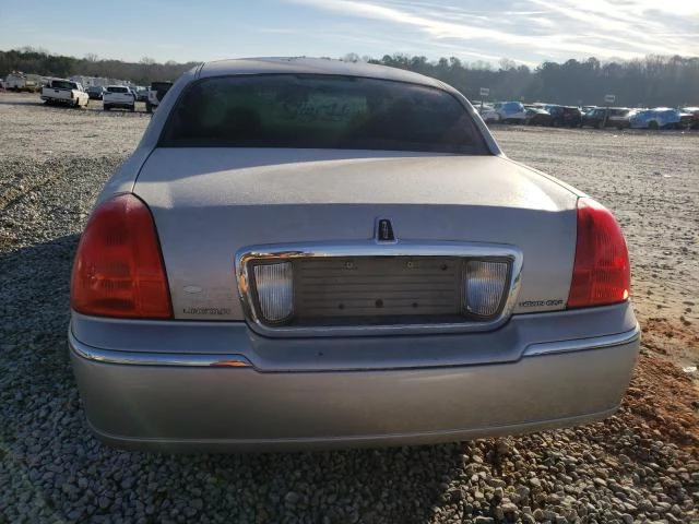 Photo 5 VIN: 2LNHM82W98X660750 - LINCOLN TOWN CAR S 