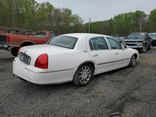 Photo 2 VIN: 2LNHM82WX8X663544 - LINCOLN TOWNCAR 