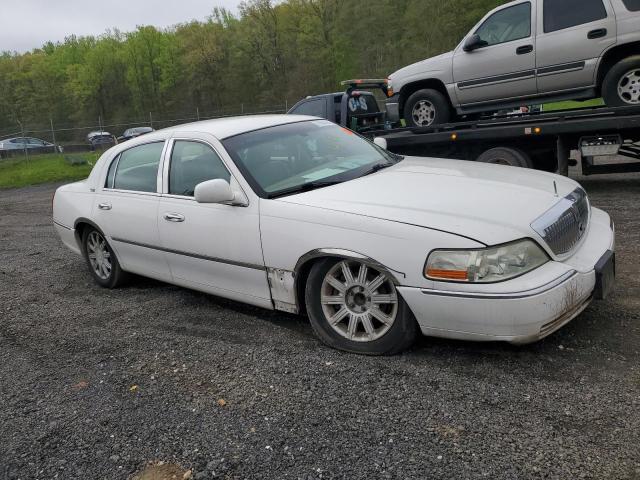 Photo 3 VIN: 2LNHM82WX8X663544 - LINCOLN TOWNCAR 