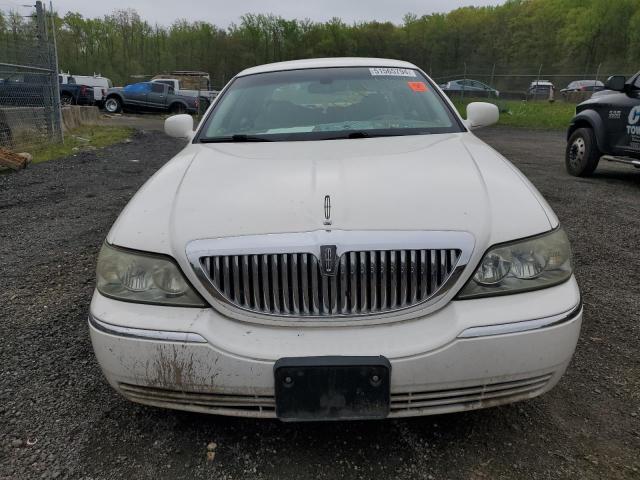 Photo 4 VIN: 2LNHM82WX8X663544 - LINCOLN TOWNCAR 