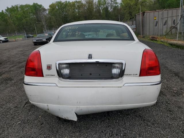 Photo 5 VIN: 2LNHM82WX8X663544 - LINCOLN TOWNCAR 