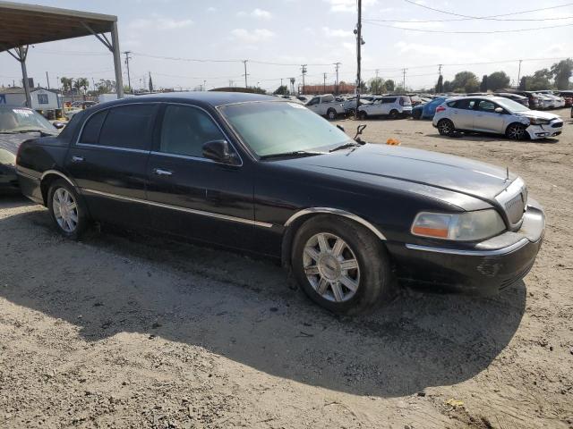 Photo 3 VIN: 2LNHM84W38X640183 - LINCOLN TOWNCAR 