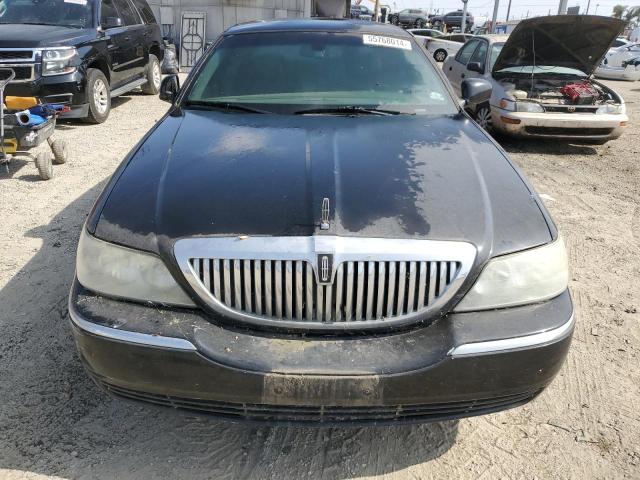 Photo 4 VIN: 2LNHM84W38X640183 - LINCOLN TOWNCAR 