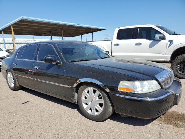 Photo 3 VIN: 2LNHM84W48X646154 - LINCOLN TOWNCAR 