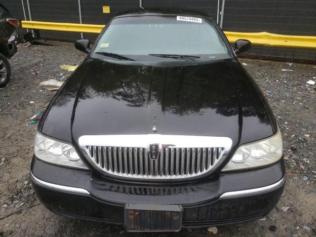 Photo 4 VIN: 2LNHM84W58X663318 - LINCOLN TOWN CAR E 