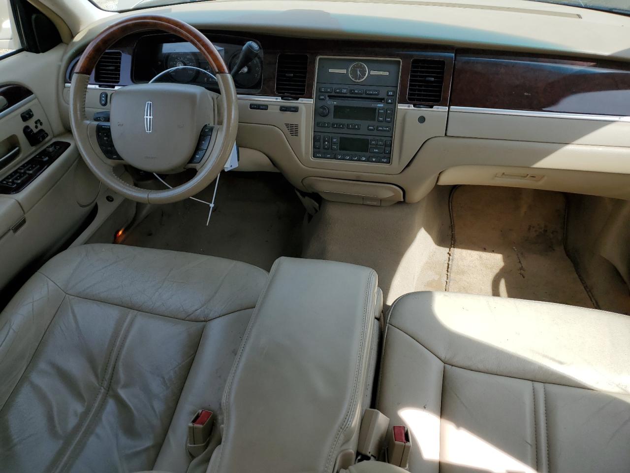 Photo 7 VIN: 2LNHM85V68X644511 - LINCOLN TOWN CAR 