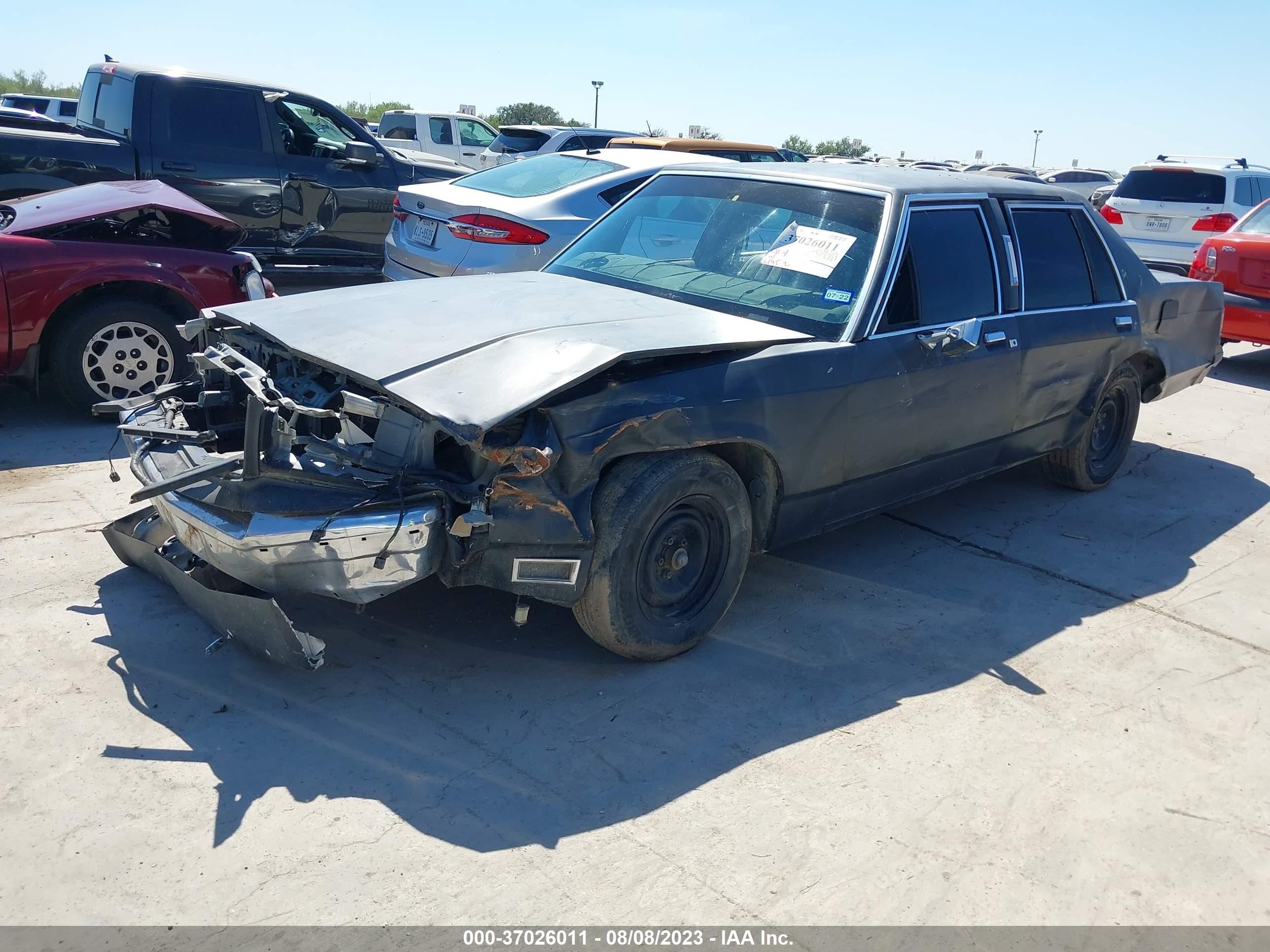 Photo 1 VIN: 2MEBM75F0JX654002 - MERCURY GRAND MARQUIS 