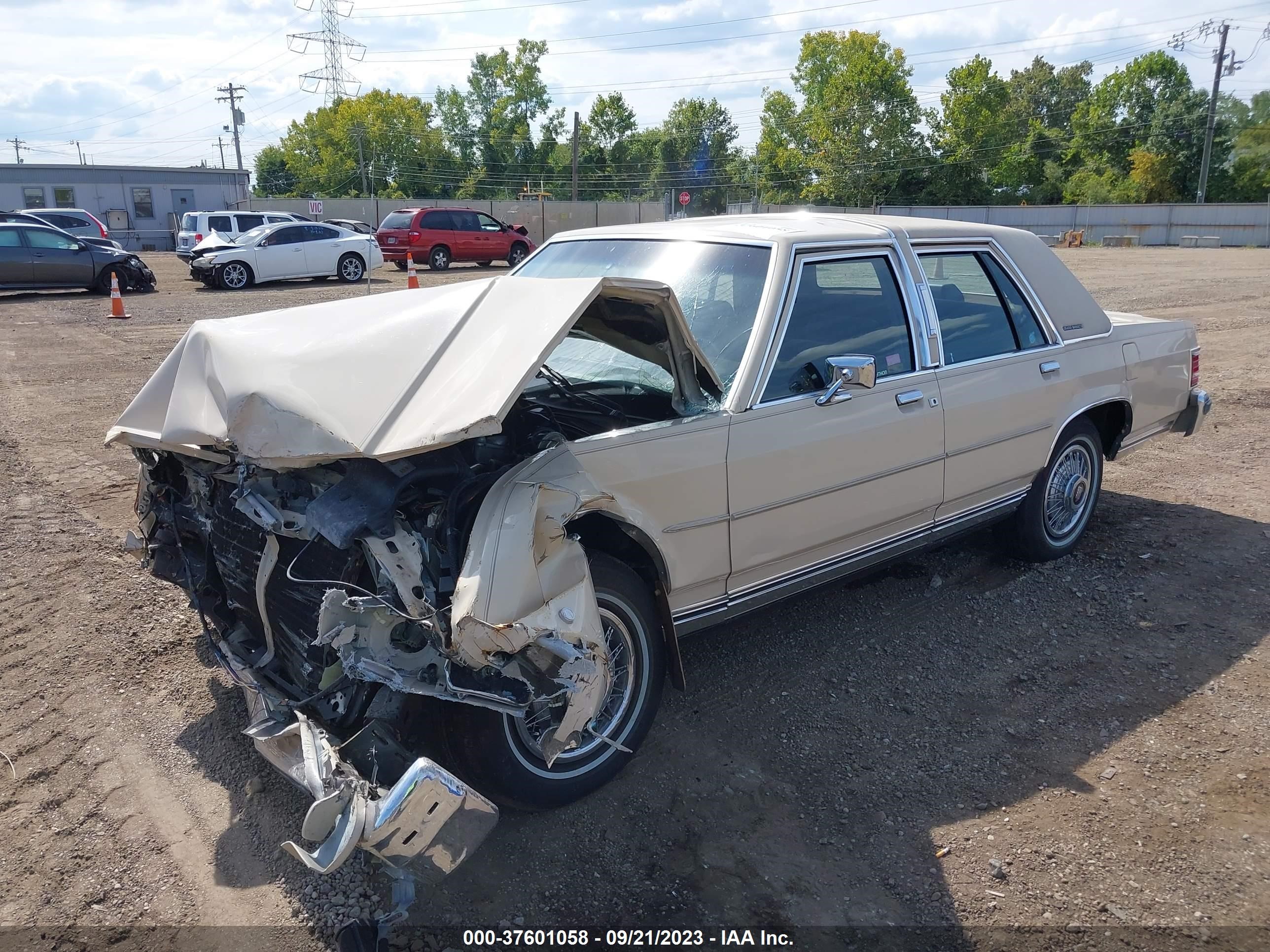 Photo 1 VIN: 2MEBM75F7HX617796 - MERCURY GRAND MARQUIS 