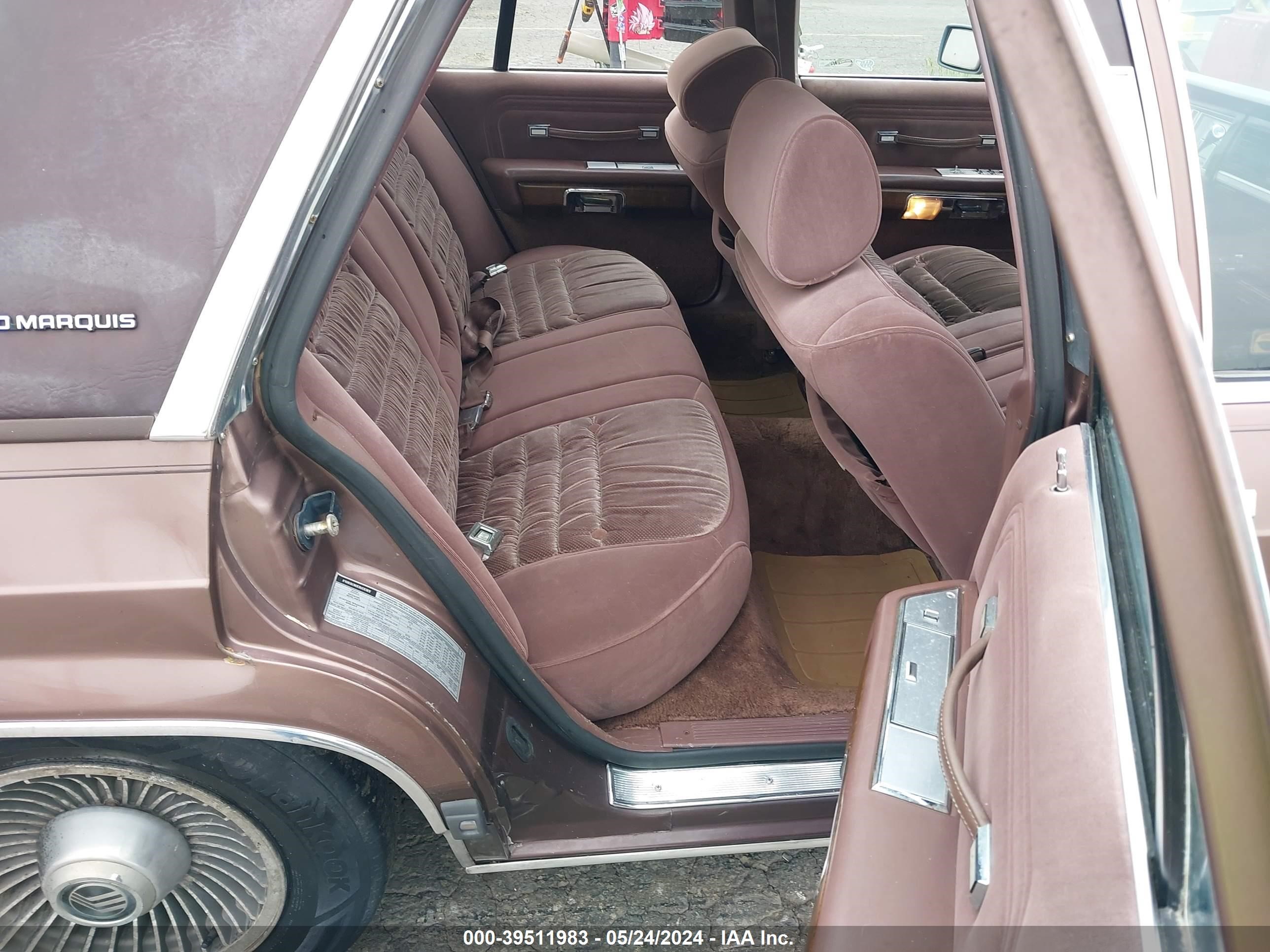 Photo 7 VIN: 2MEBM75F8KX670871 - MERCURY GRAND MARQUIS 