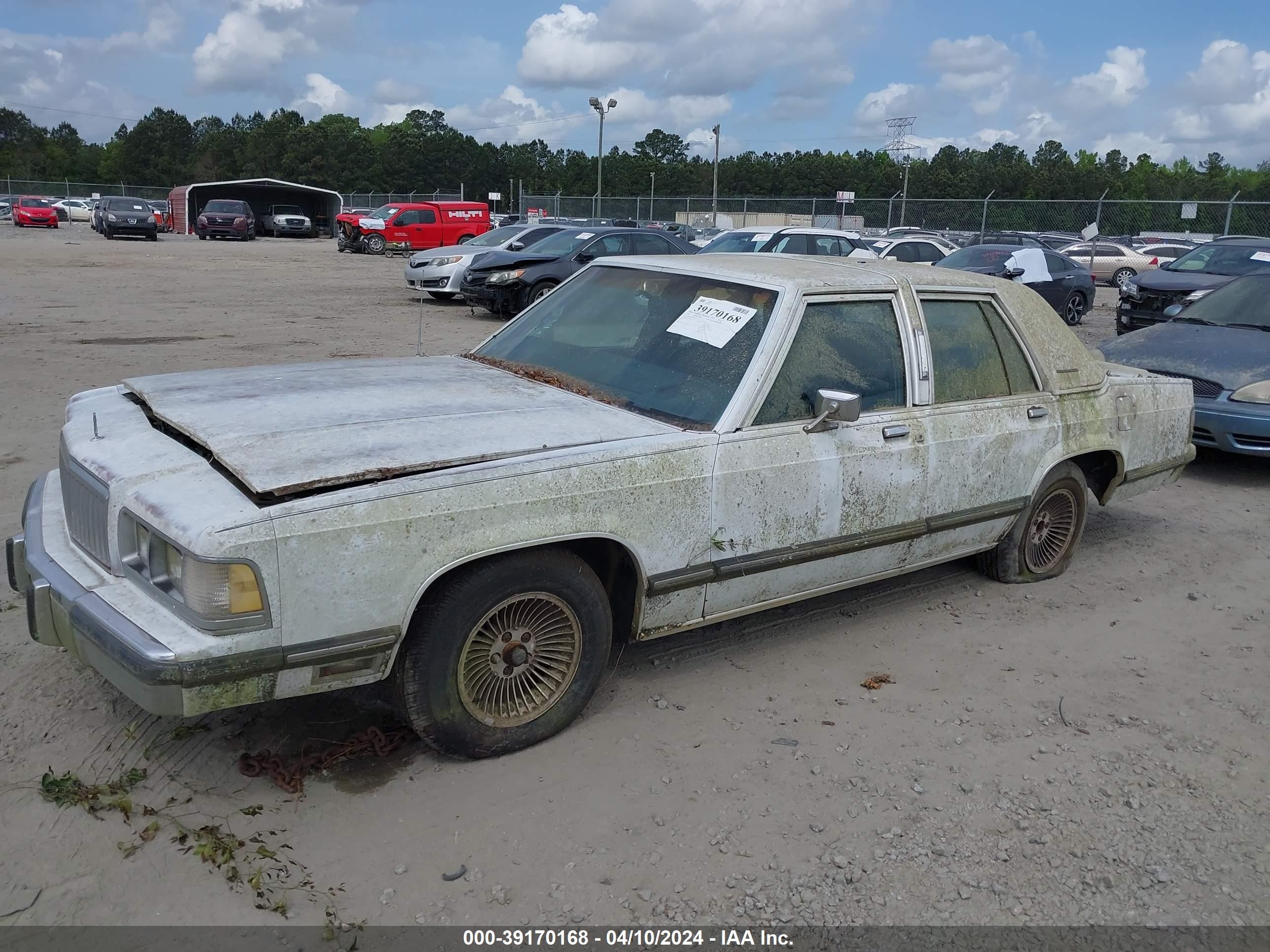 Photo 1 VIN: 2MEBM75F9KX736313 - MERCURY GRAND MARQUIS 