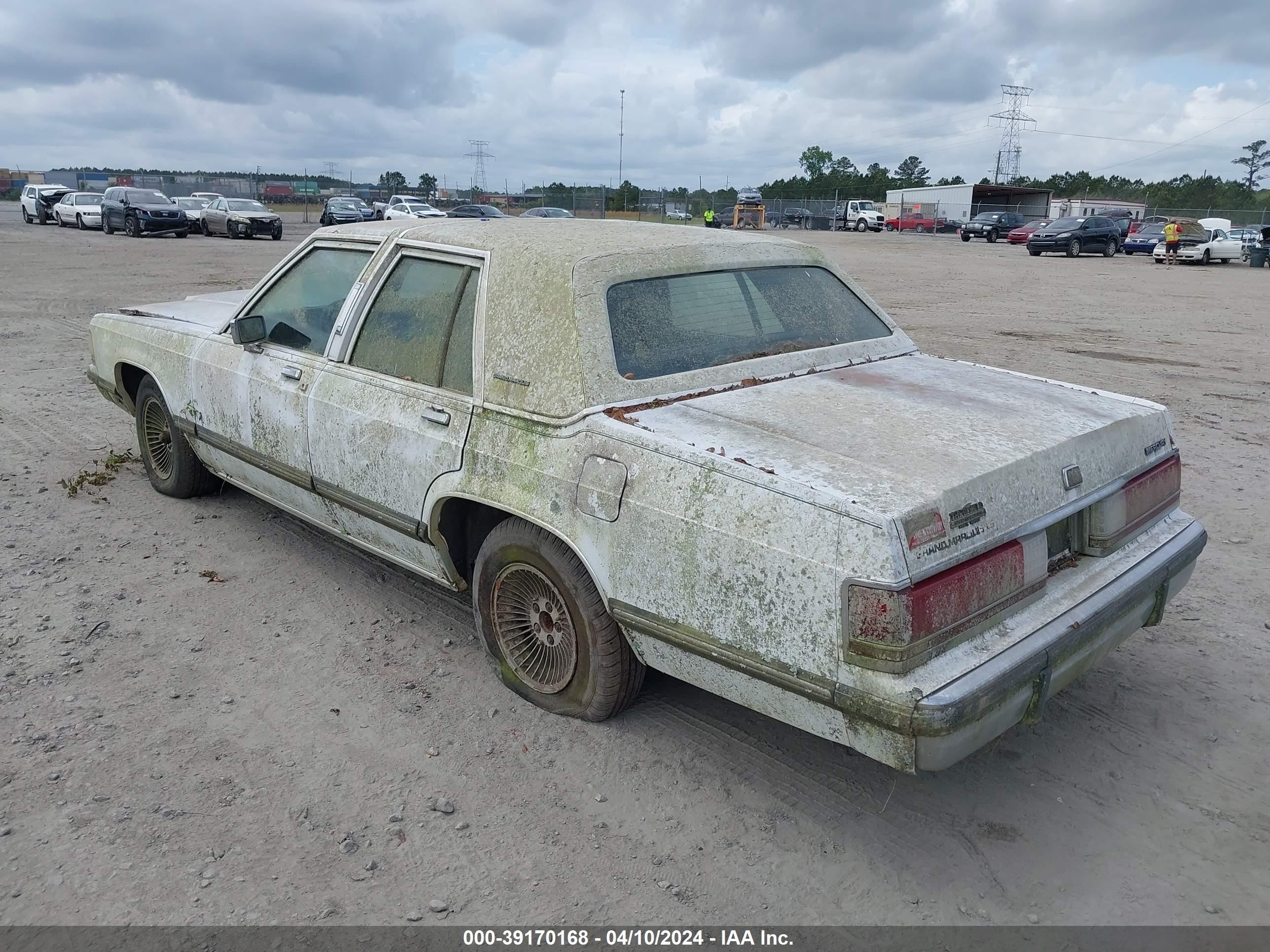 Photo 2 VIN: 2MEBM75F9KX736313 - MERCURY GRAND MARQUIS 