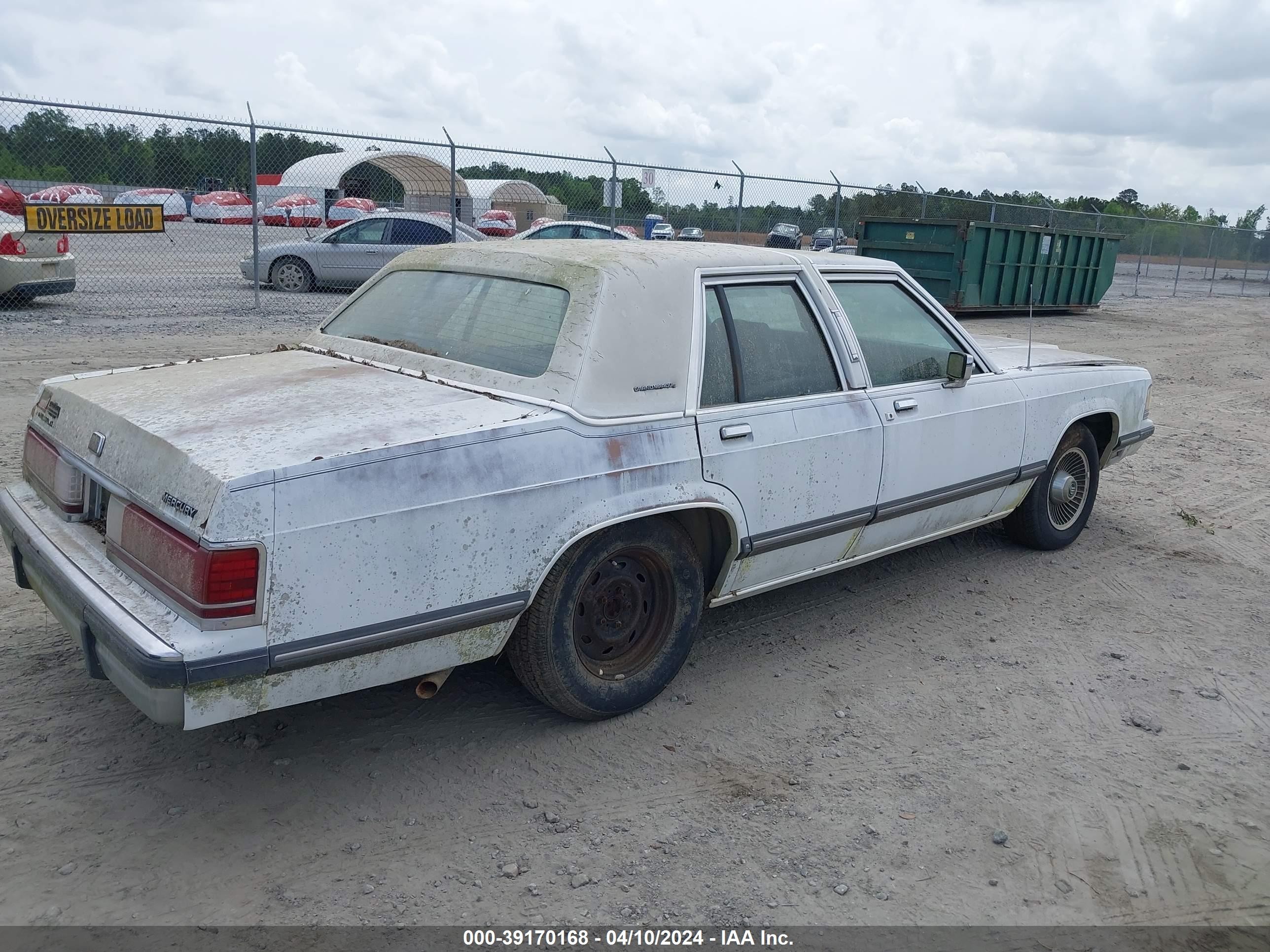 Photo 3 VIN: 2MEBM75F9KX736313 - MERCURY GRAND MARQUIS 