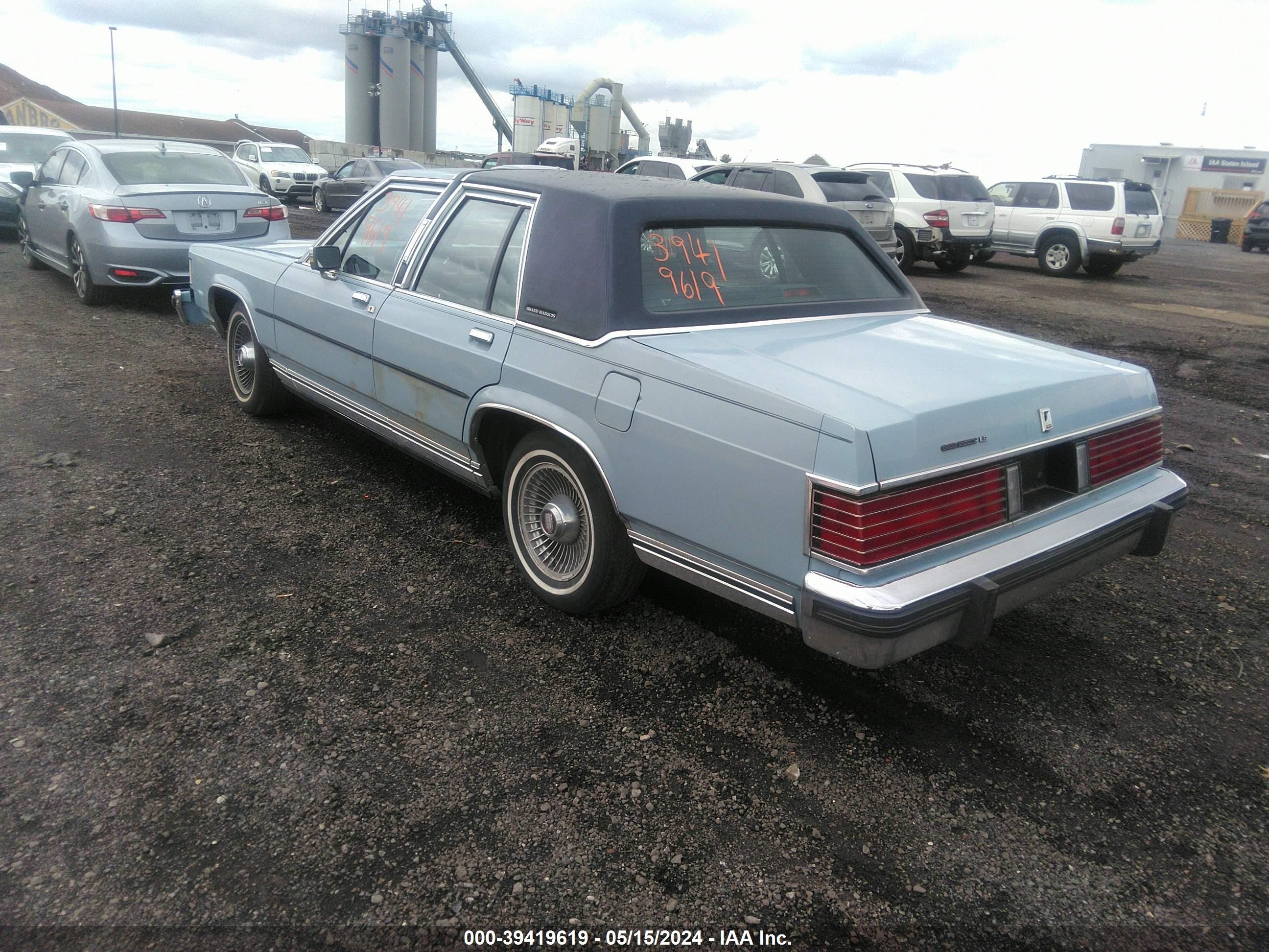 Photo 2 VIN: 2MEBM75FXHX680004 - MERCURY GRAND MARQUIS 