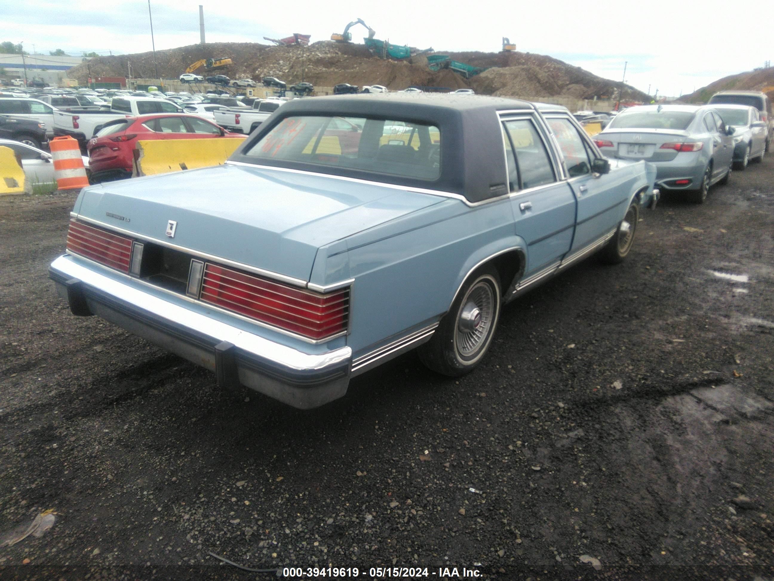 Photo 3 VIN: 2MEBM75FXHX680004 - MERCURY GRAND MARQUIS 