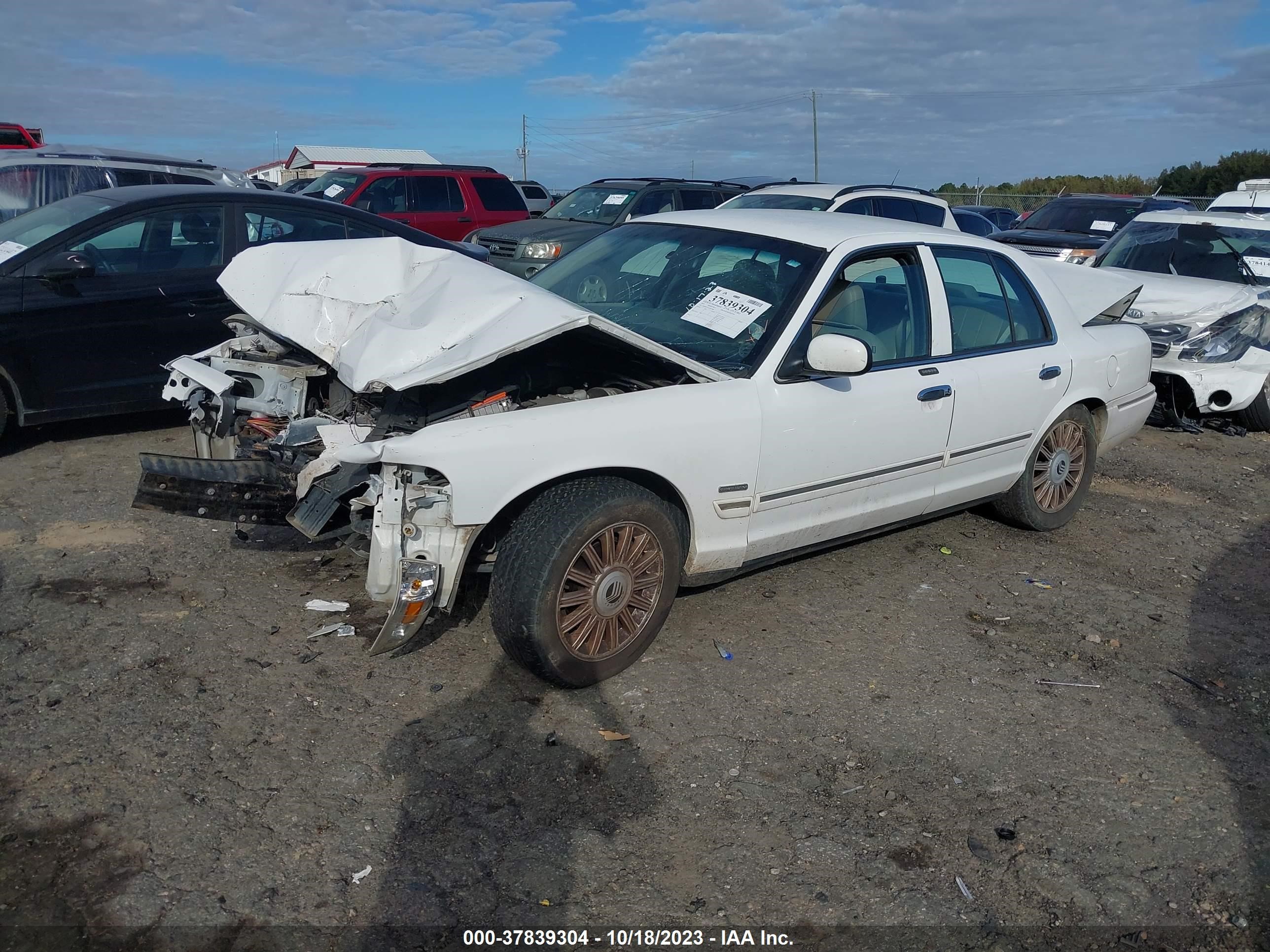 Photo 1 VIN: 2MEBM7FV4AX633868 - MERCURY GRAND MARQUIS 