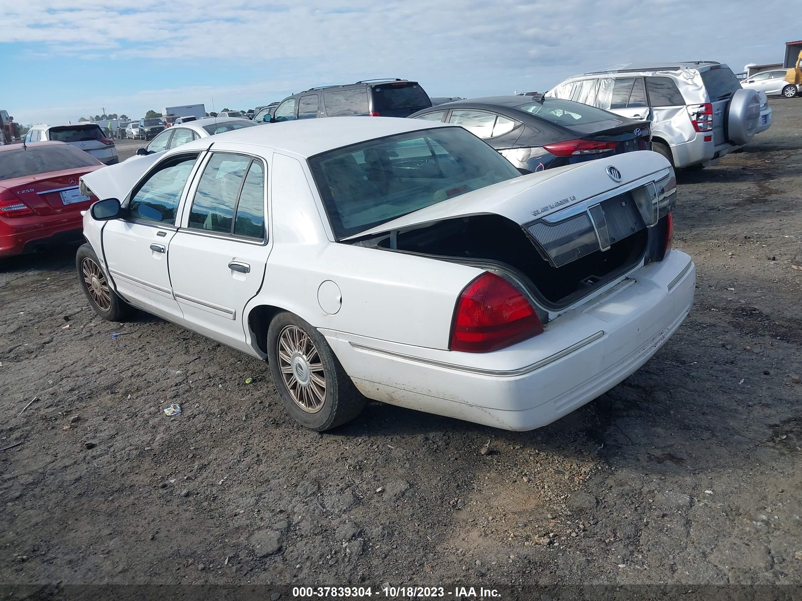 Photo 2 VIN: 2MEBM7FV4AX633868 - MERCURY GRAND MARQUIS 