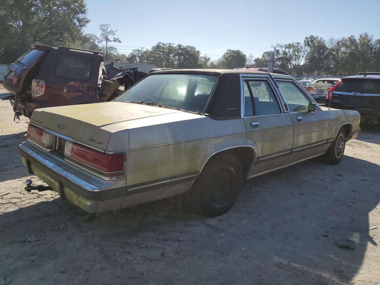 Photo 2 VIN: 2MECM74F7MX674841 - MERCURY GRAND MARQUIS 