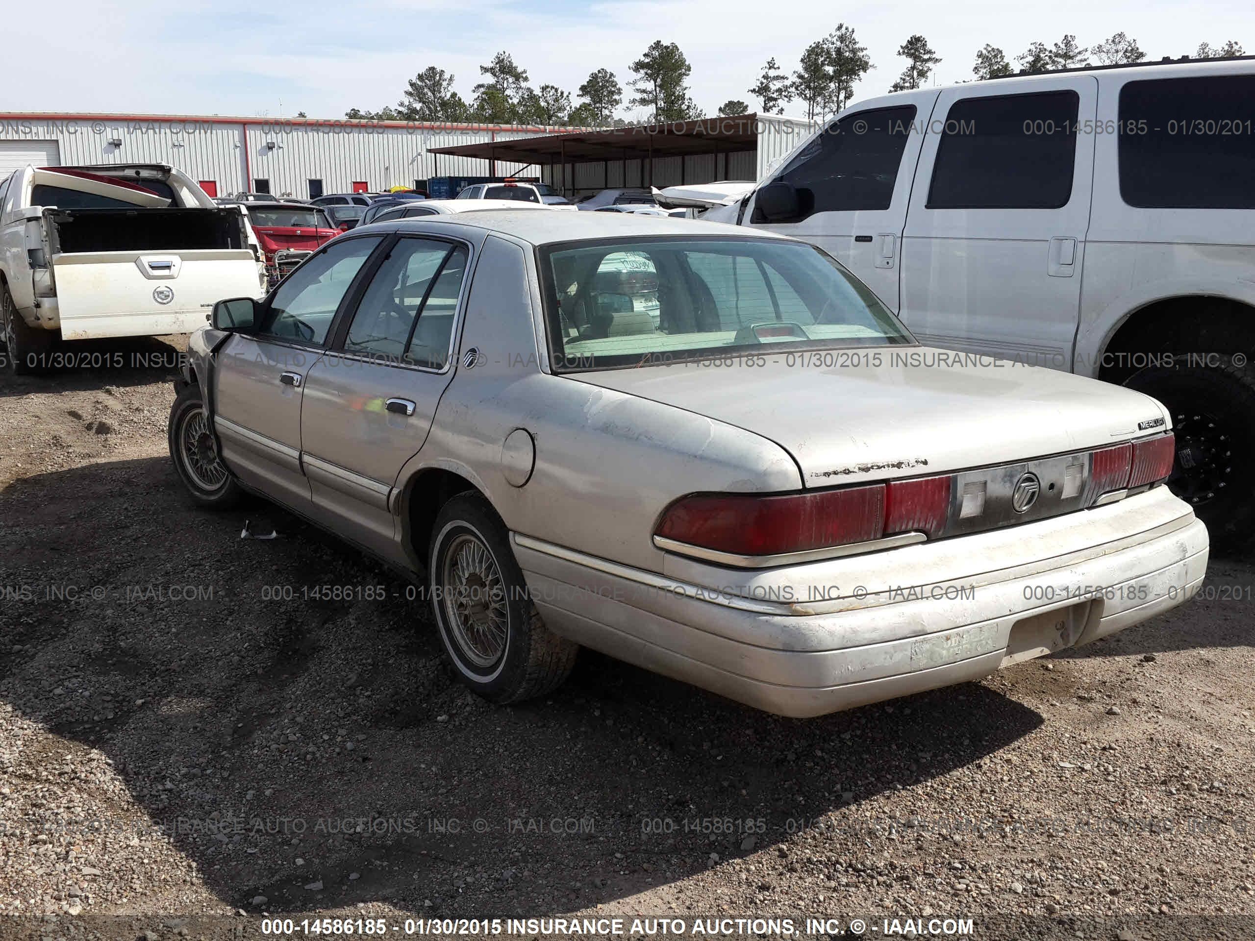 Photo 2 VIN: 2MECM74W3NX604853 - MERCURY GRAND MARQUIS 