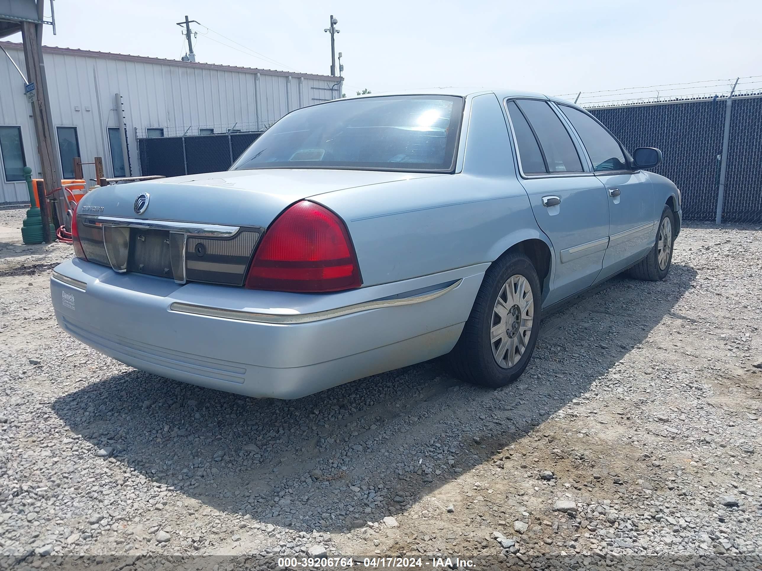 Photo 3 VIN: 2MEFM74V07X635355 - MERCURY GRAND MARQUIS 