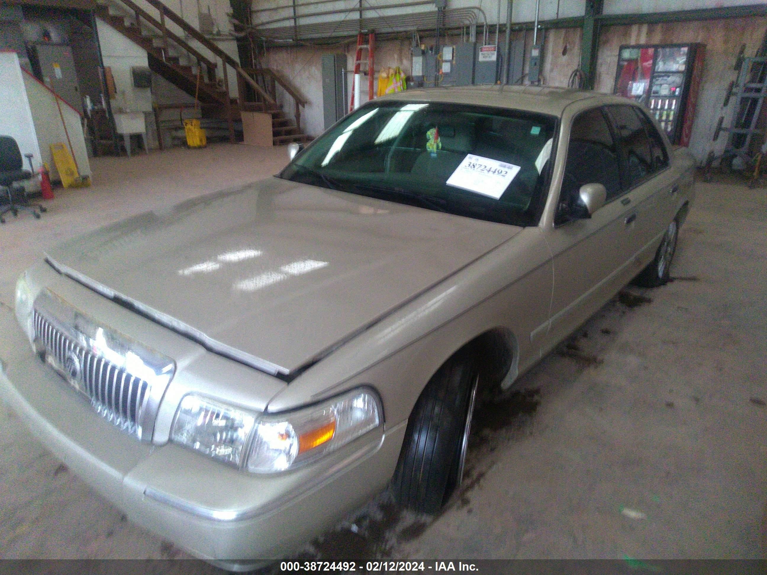 Photo 12 VIN: 2MEFM74V08X611848 - MERCURY GRAND MARQUIS 