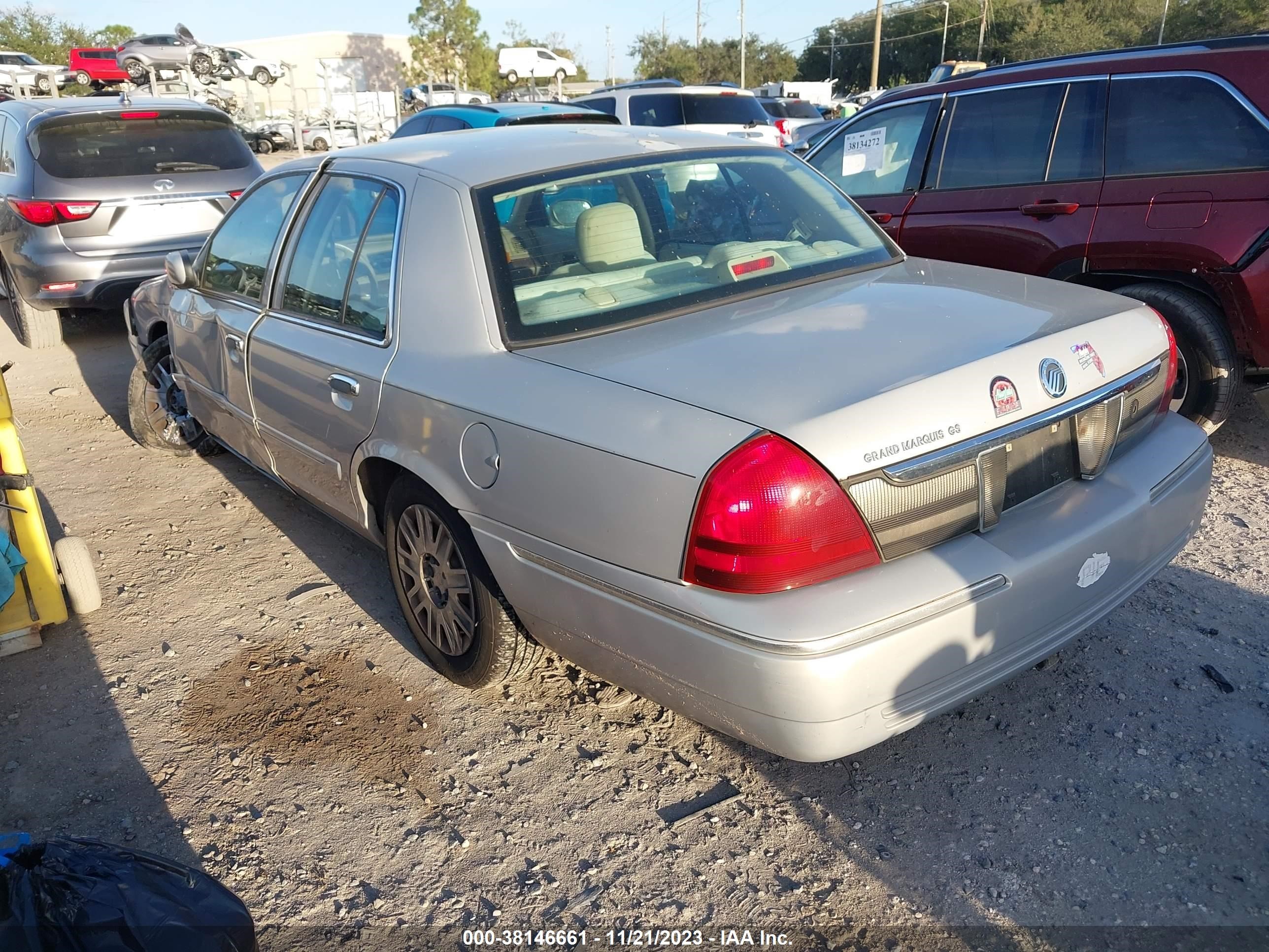 Photo 2 VIN: 2MEFM74V16X632527 - MERCURY GRAND MARQUIS 