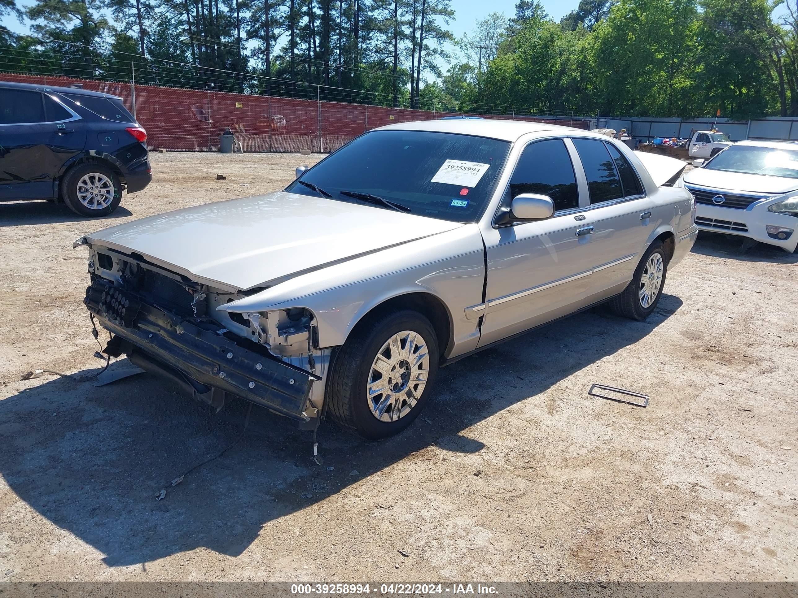 Photo 1 VIN: 2MEFM74V18X611003 - MERCURY GRAND MARQUIS 