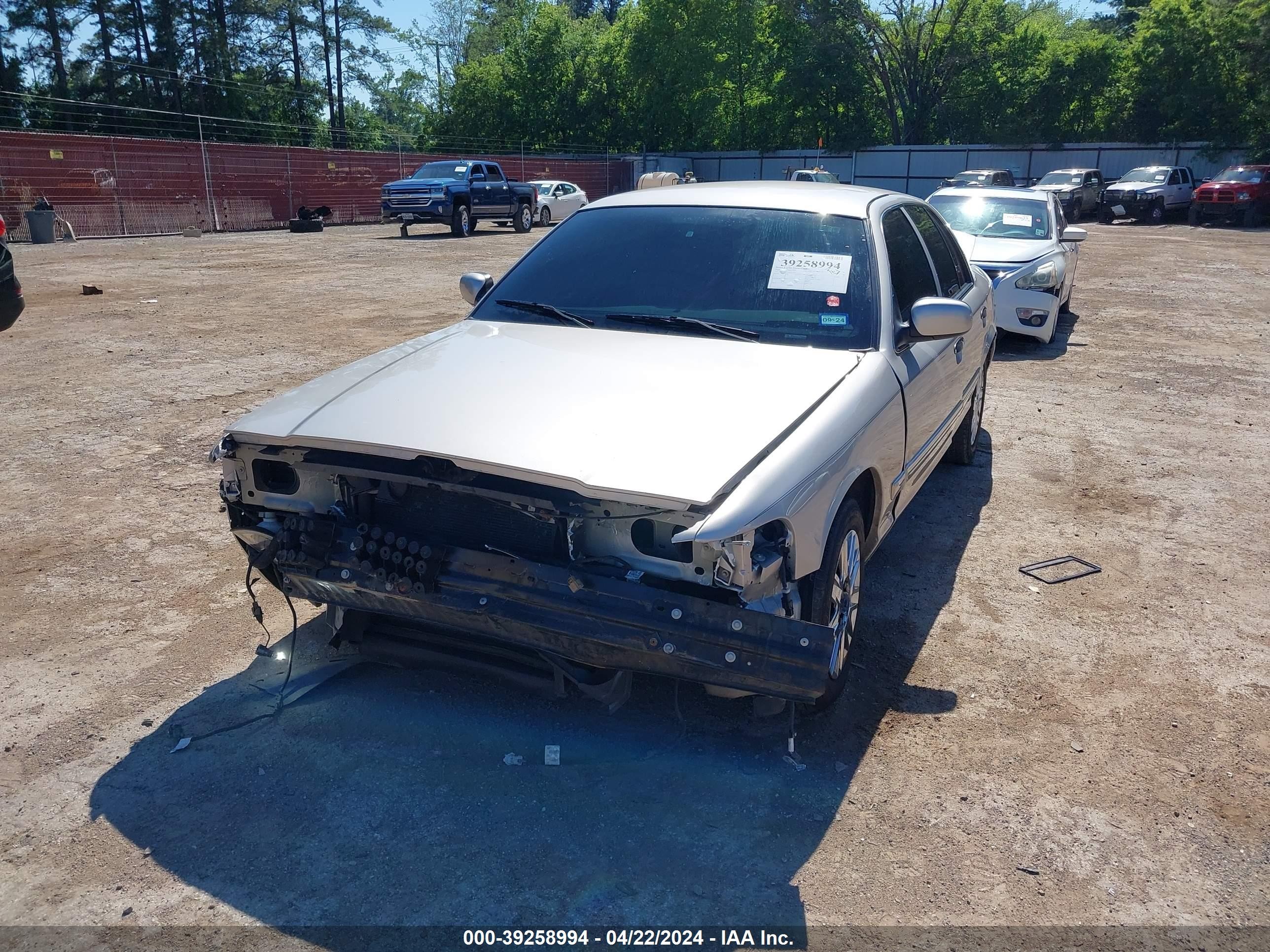 Photo 5 VIN: 2MEFM74V18X611003 - MERCURY GRAND MARQUIS 