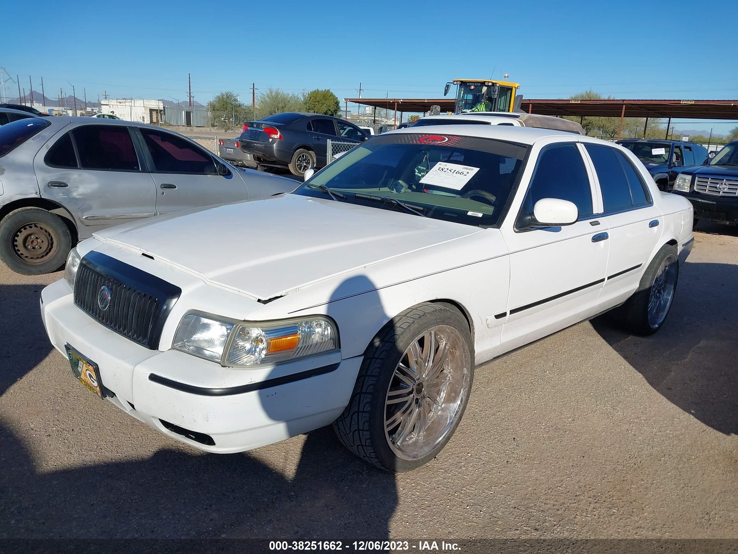 Photo 1 VIN: 2MEFM74V37X606447 - MERCURY GRAND MARQUIS 