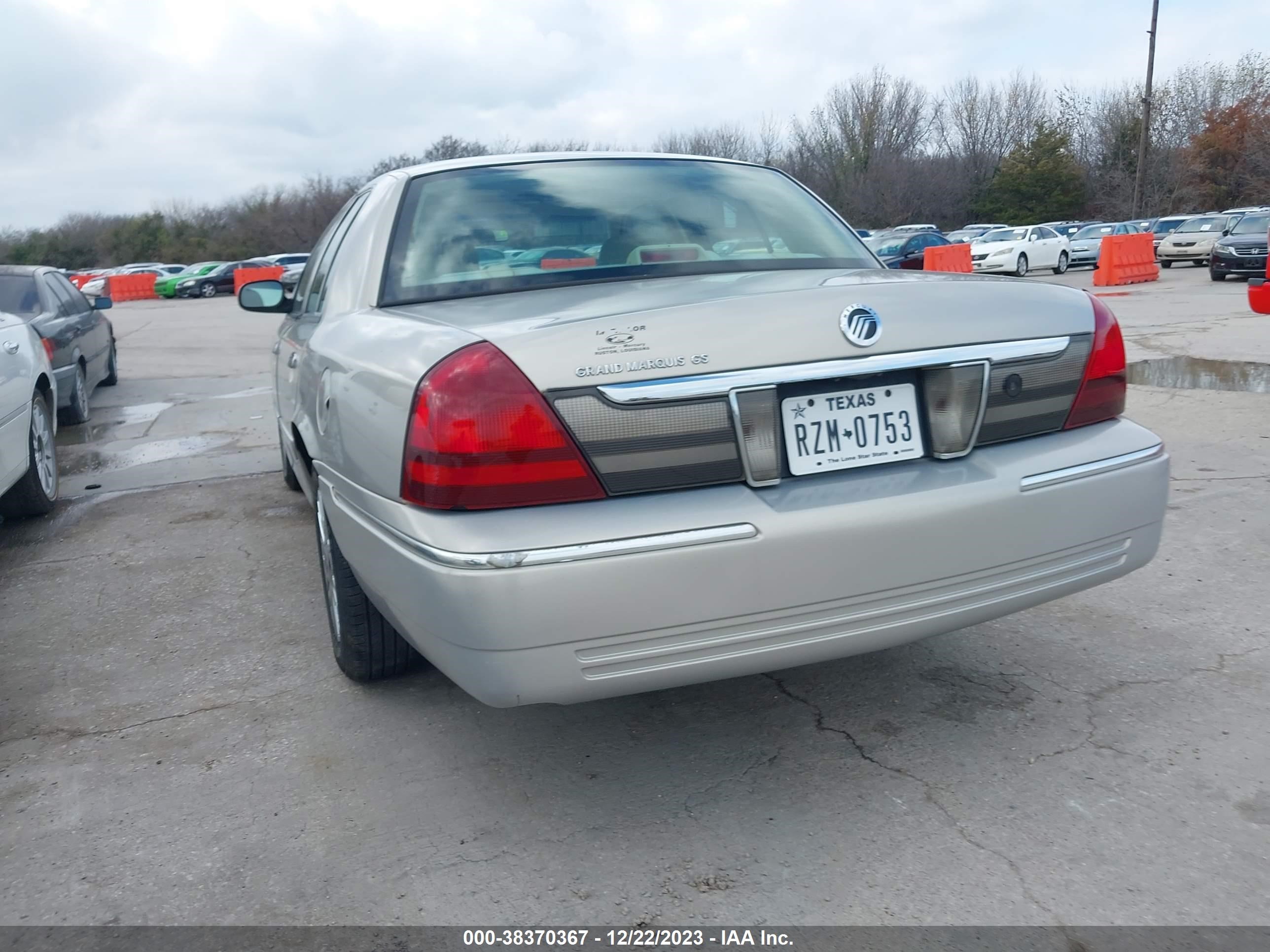 Photo 2 VIN: 2MEFM74V46X621389 - MERCURY GRAND MARQUIS 