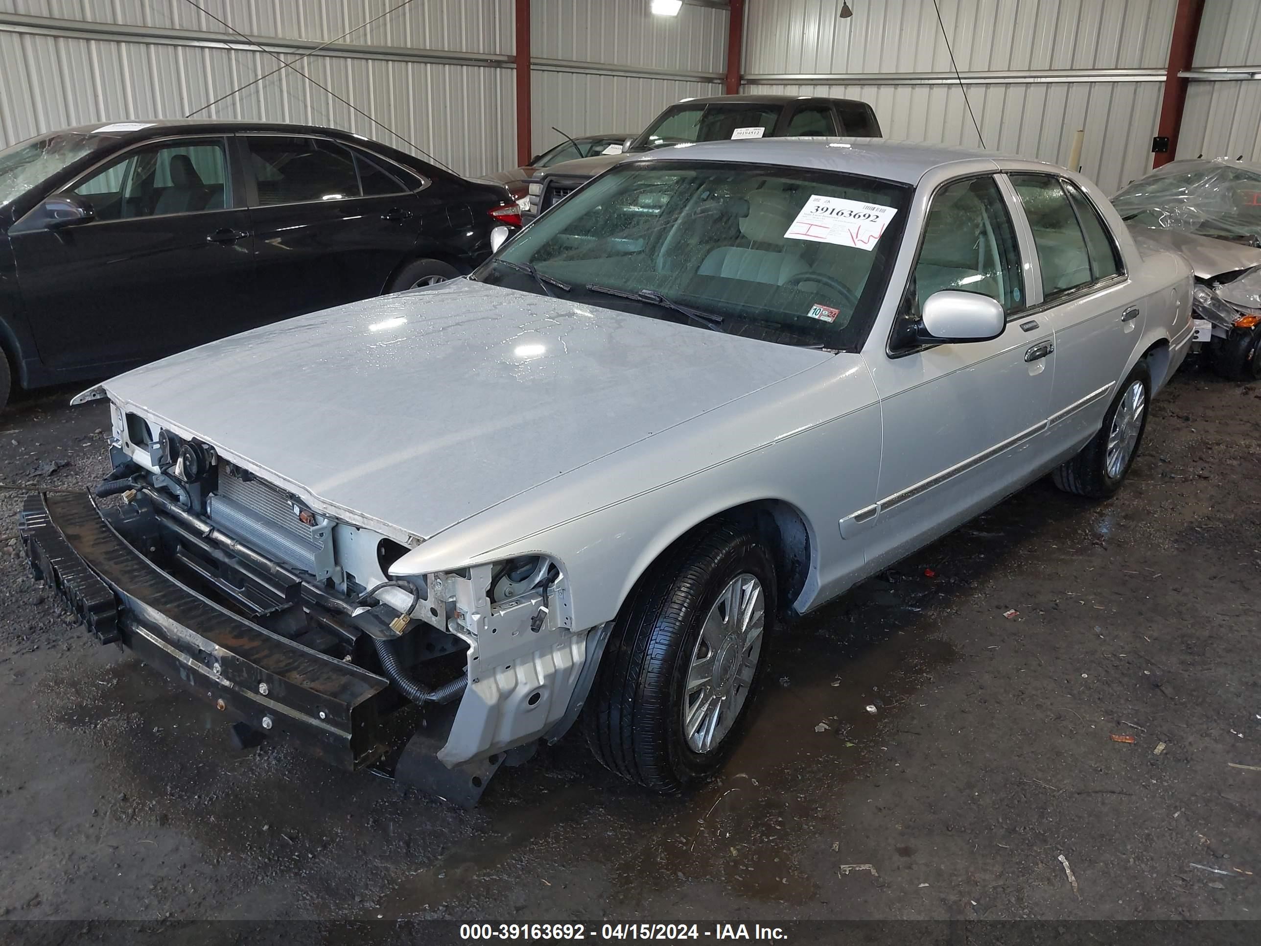 Photo 1 VIN: 2MEFM74V58X608976 - MERCURY GRAND MARQUIS 