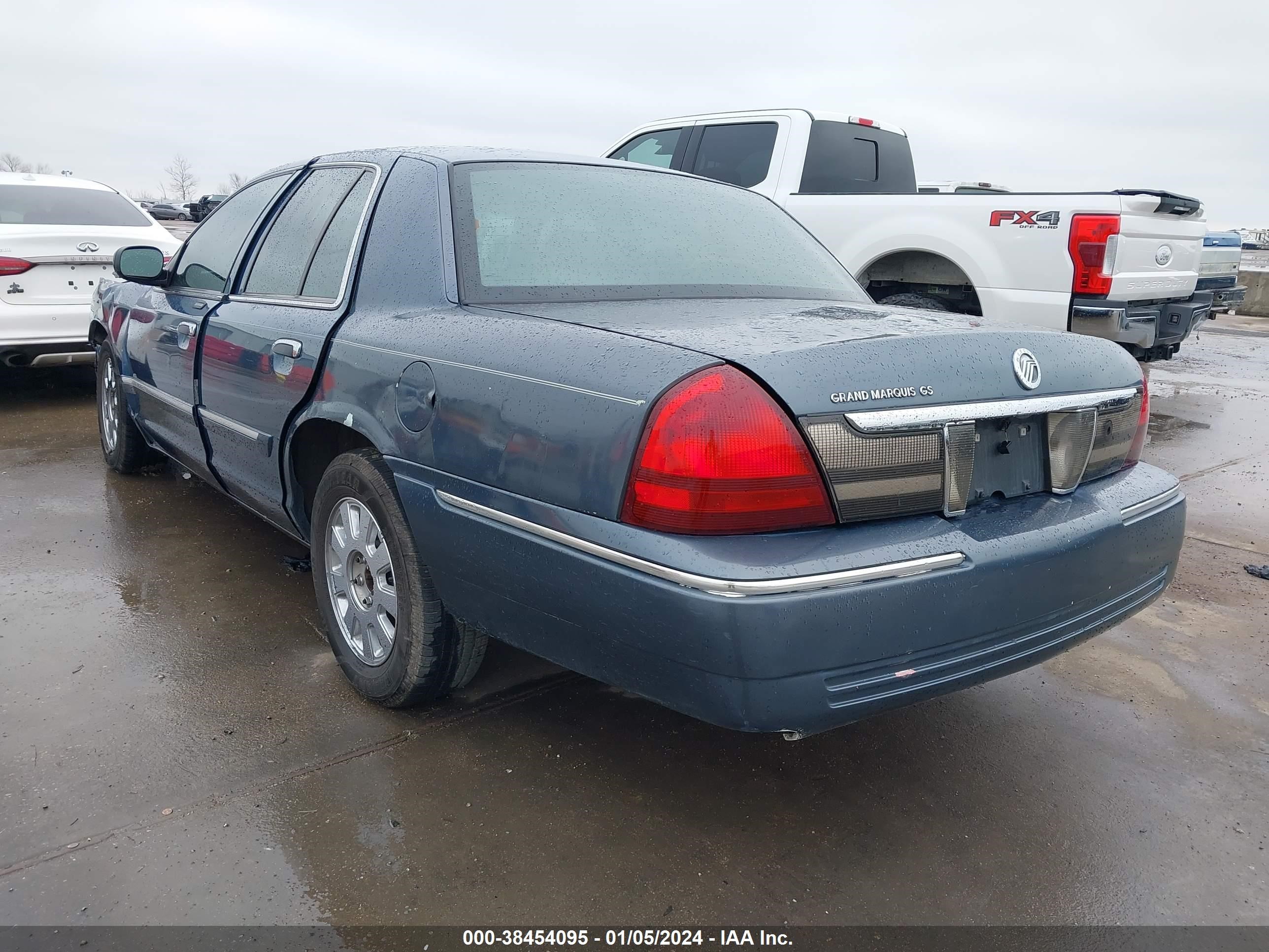 Photo 2 VIN: 2MEFM74V58X615250 - MERCURY GRAND MARQUIS 