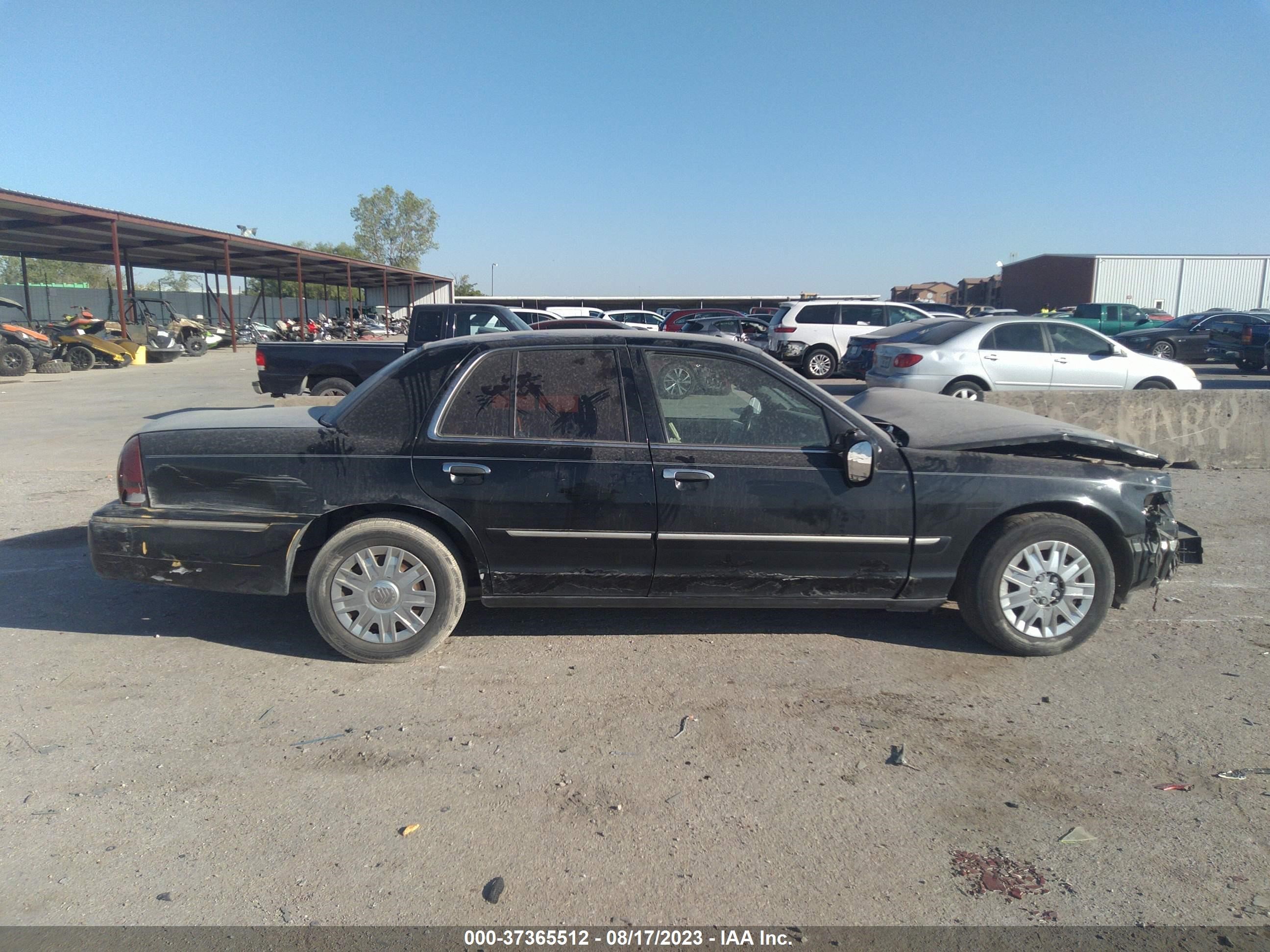 Photo 12 VIN: 2MEFM74V58X623218 - MERCURY GRAND MARQUIS 