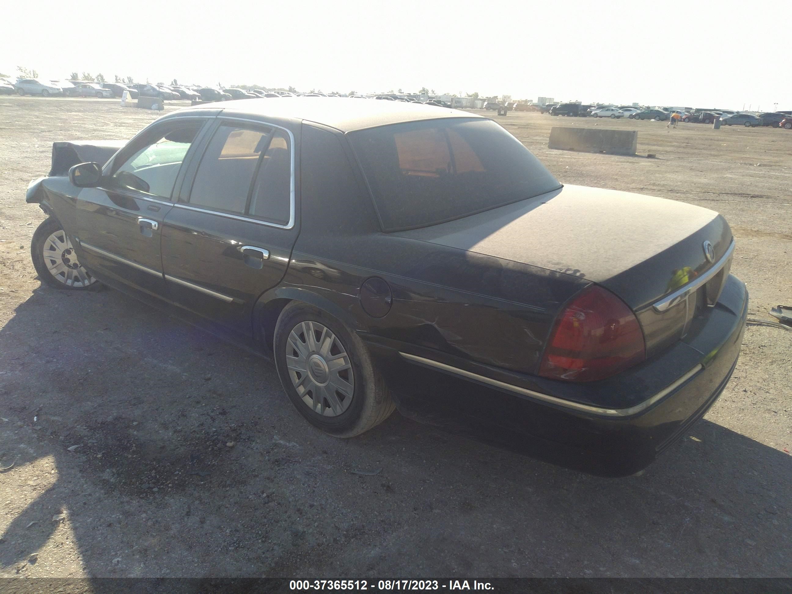 Photo 2 VIN: 2MEFM74V58X623218 - MERCURY GRAND MARQUIS 