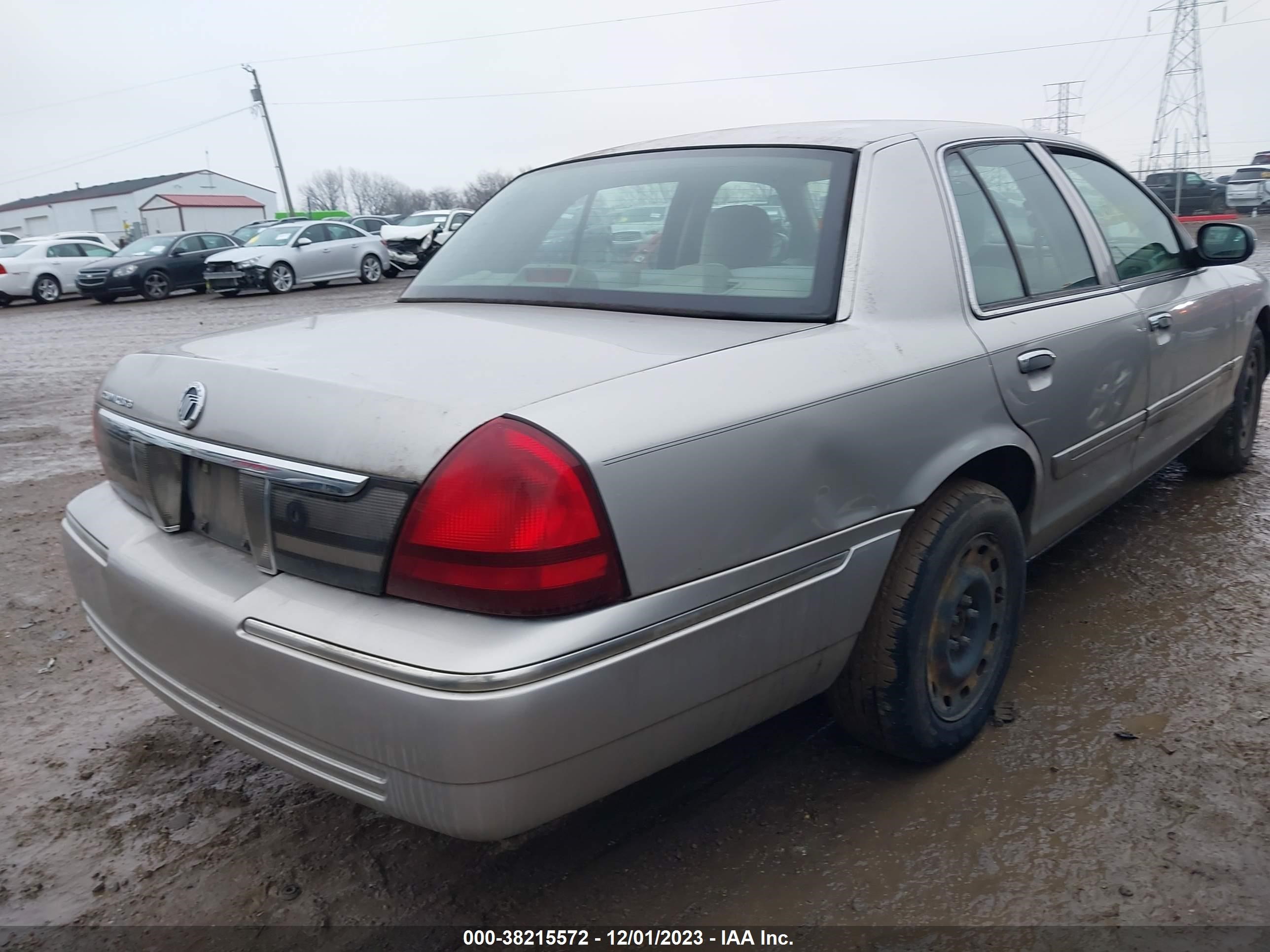 Photo 3 VIN: 2MEFM74V58X629441 - MERCURY GRAND MARQUIS 